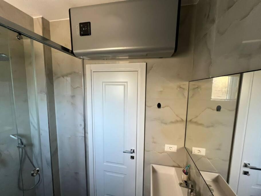 Holly Apartment